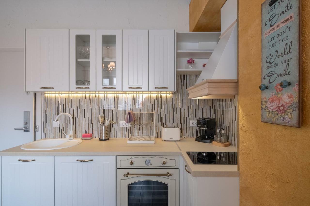 1-Bedroom Designer Apartment On Hristo Belchev Str Sofia Bagian luar foto