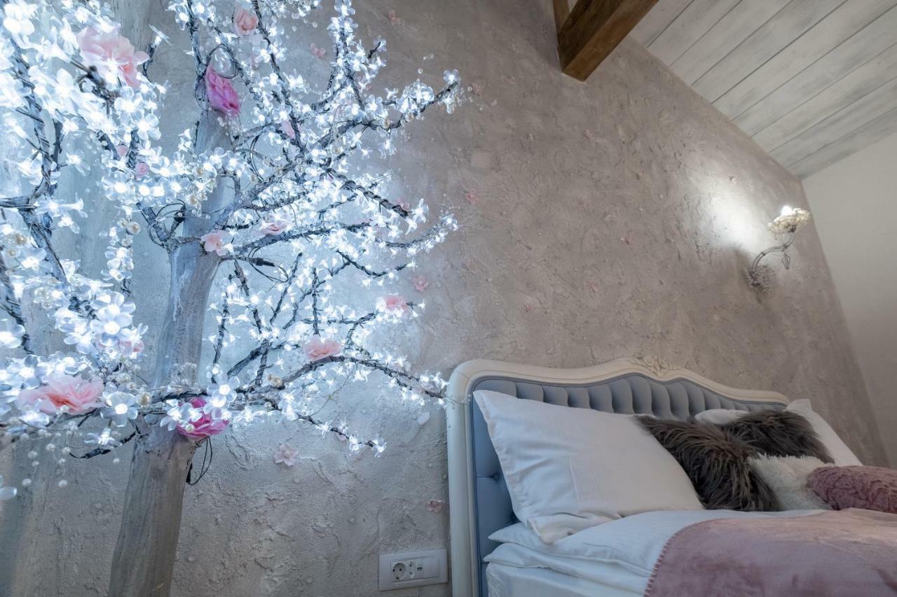 1-Bedroom Designer Apartment On Hristo Belchev Str Sofia Bagian luar foto