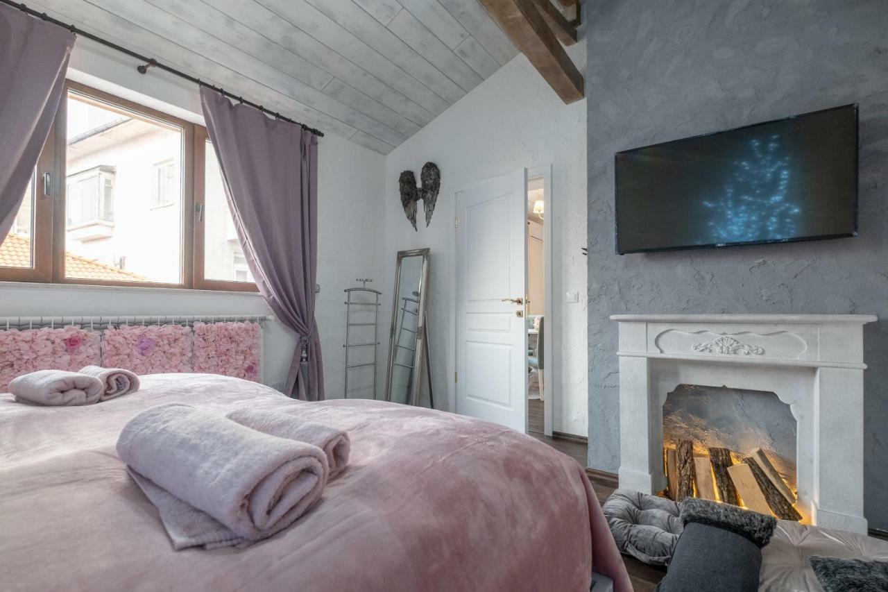 1-Bedroom Designer Apartment On Hristo Belchev Str Sofia Bagian luar foto